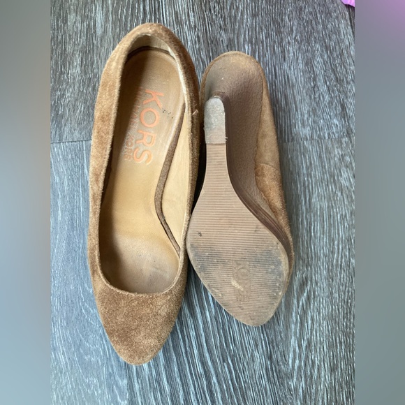 Michael Kors heels.GUC SIZE 8. Tan suede leather wedges - Picture 2 of 5